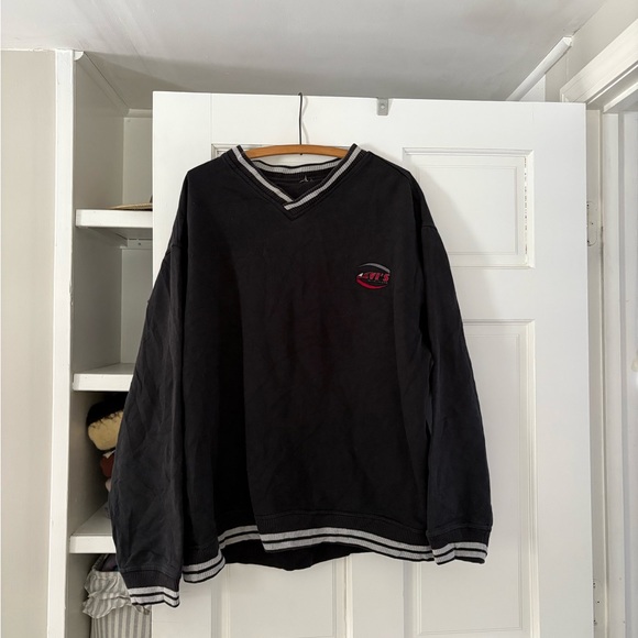 Vintage Levi’s embroidered V neck sweatshirt - Picture 3 of 4